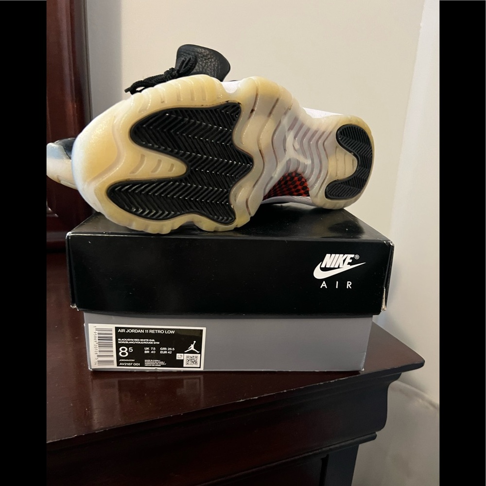 NIKE men Air Jordan 11 retro low / size 8.5 - Picture 4 of 5